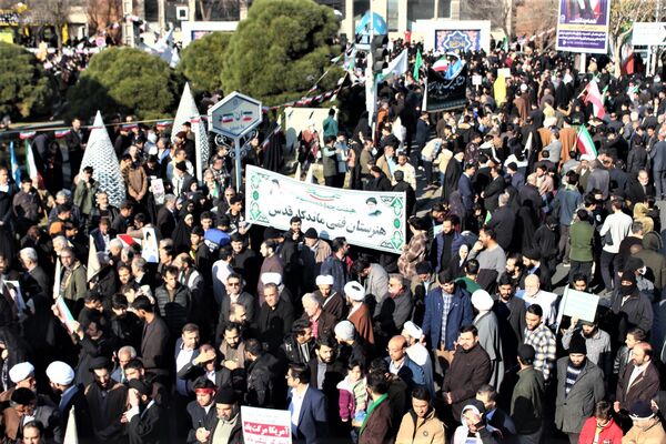جلوه‌های حضور نوجوانان در راهپیمایی 22 دی مردم قم