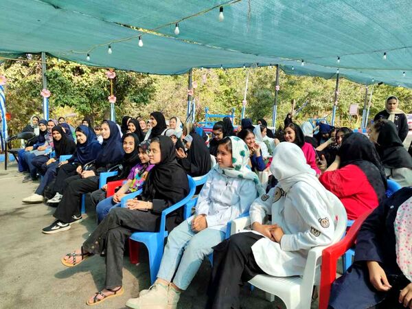 اردوی مادر دختری دانش‌آموزان ناحیه یک مشهد به‌مناسبت روز خانواده