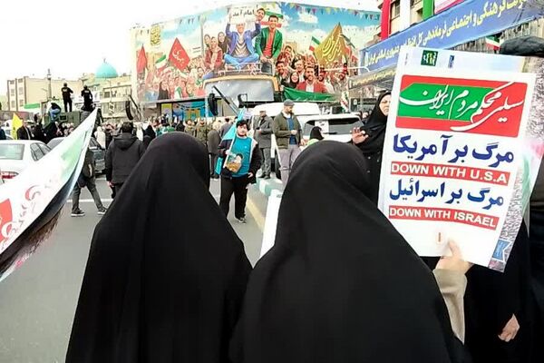 حضور اقشار مختلف مردم شهرری در راهپیمایی ۲۲ بهمن