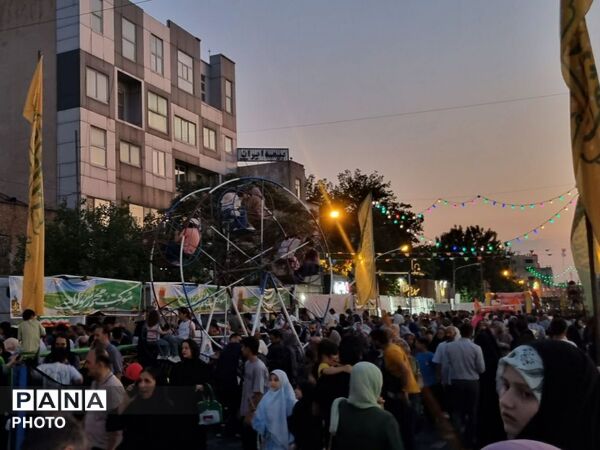 تهران غرق در نور و شادی در «مهمانی ۱۰ کیلومتری»؛ تجلی بیعت پایتخت‌نشینان با ولایت