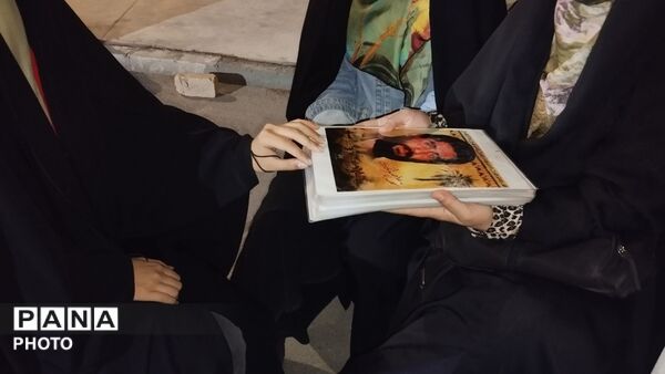 حضور دانش آموزان انقلابی در میدان بسیج شهر دلیجان