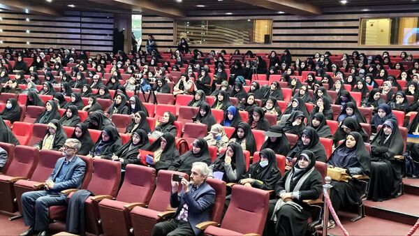 همایش زیست عفیفانه با موضوع عفت و حجاب در تالار ایوان‌ری