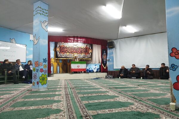 گردهمایی انجمن شعر و ادب فرهنگیان در دبستان طالقانی ناحیه دو شهرری 