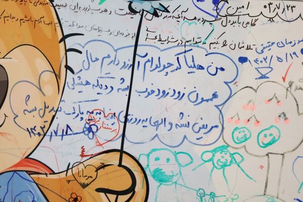 عیادت مدیرکل آموزش و پرورش استان از دانش‌آموزان بستری در بخش آنکولوژی و خون بیمارستان شهید صدوقی 