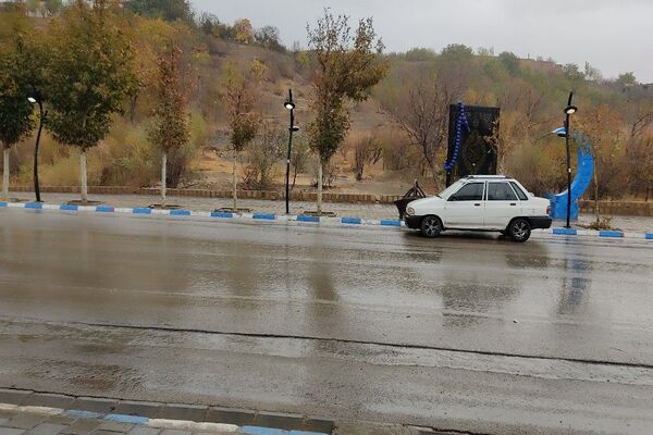 اولین باران پاییزی قابی شفاف از پاییز  رنگارنگ را در شهر زیبای بار رقم زد