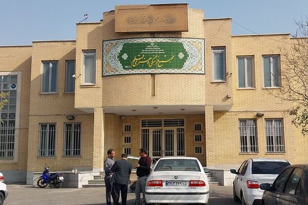 بازدید دانش‌آموزان از کتابخانه فرهنگسرای قلم در بهارستان‌دو