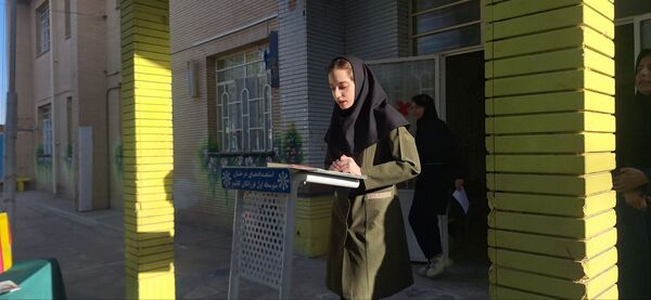 برگزاری جشن عاطفه ها در دبیرستان فرزانگان دوره ی اول 
