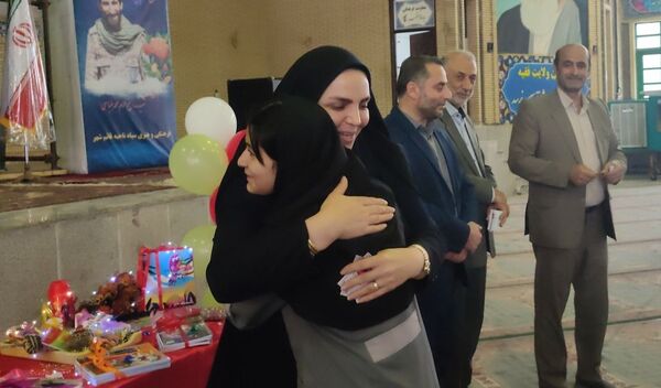 رزمایش اهدا لوازم التحریر به دانش‌آموزان در قائمشهر