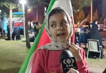 جان می‌دهیم اما خاک وطن نمی‌دهیم