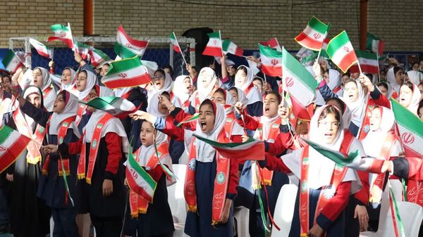 زنگ انقلاب نواخته شد