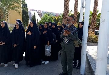 غبارروبی و عطرافشانی مزار شهدا توسط دانش‌آموزان دبیرستان‌دخترانه‌بهار