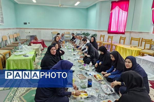 تجلیل از کارکنان دبیرستان متوسطه دوم سمیه شهر سعدآباد