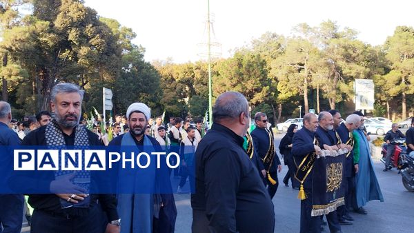 قافله پیاده‌روی و عزاداری خادمیان رضوی و هیات‌های مذهبی اصفهان
