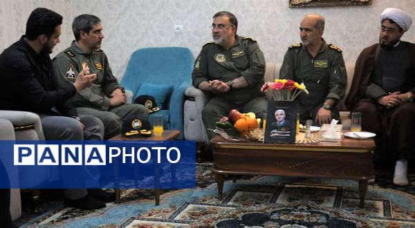 دیدار فرمانده نیروی هوایی ارتش با خانواده شهدای خدمت