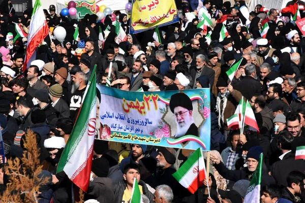 ایستادگی و حضور گرم مردم دماوند در راهپیمایی ۲۲ بهمن