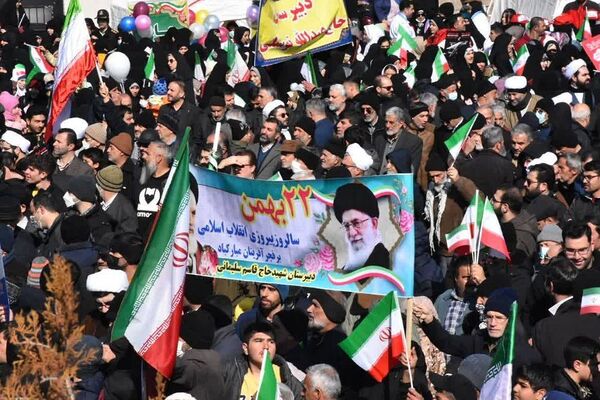 ایستادگی و حضور گرم مردم دماوند در راهپیمایی ۲۲ بهمن