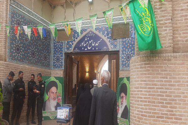 برپایی نماز جمعه و بزرگداشت روز معلم در  مسجد جامع نیشابور