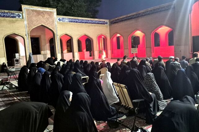 شب‌های نورانی گلزار شهدا در تجمعات مردمی در فارسان