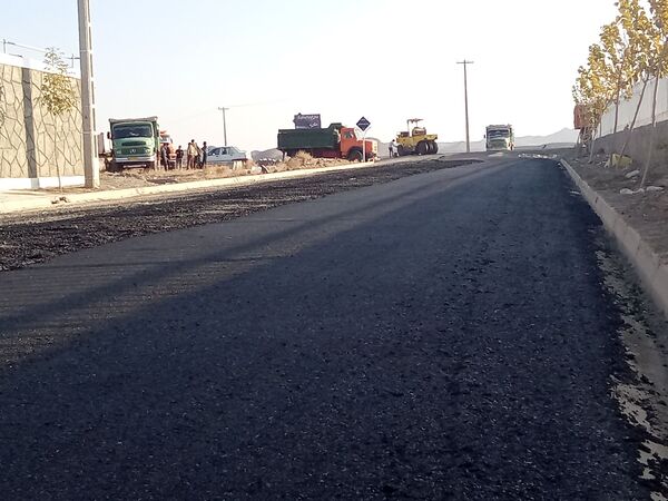 آغاز عملیات آسفالت ریزی در روستای درخت سنجد 