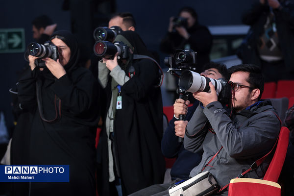 نشست نقد و بررسی فیلم «زندگی کوچک کوچک» در چهل و چهارمین جشنواره ملی فیلم فجر