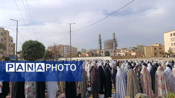 تجلی وحدت و همدلی در صفوف نماز عید فطر ملارد