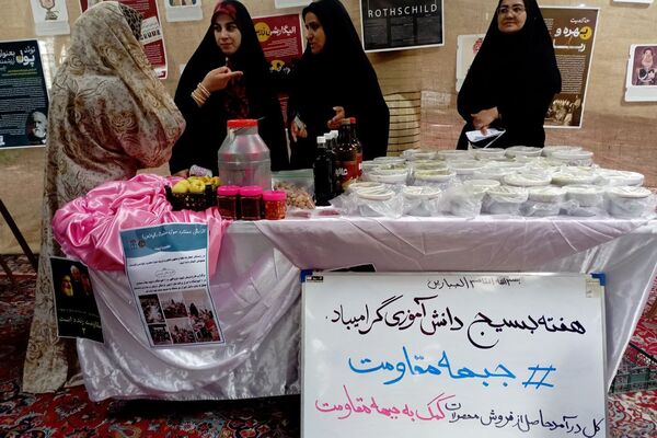 حضور پرشور دانش‌آموزان شهرستان قوچان در برگزاری نماز جمعه 