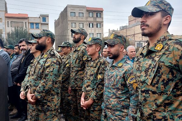 حضور پرشکوه دانش‌آموزان کهریزک و باقرشهر در راهپیمایی ۱۳ آبان