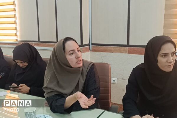 تقدیر از مراقبین سلامت در اداره آموزش و پرورش 