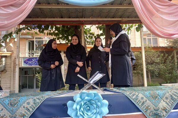 برگزاری جشن آغازین مهرماه در دبیرستان حضرت زینب(س) ناحیه یک شهرری