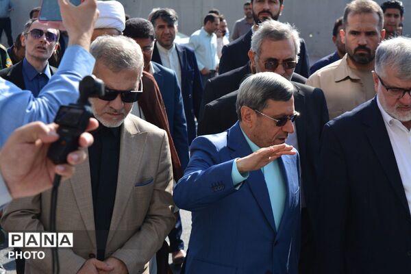 بازدید استاندار تهران از دبیرستان تمام هوشمند «شهید ابراهیم رئیسی» بهارستان دو