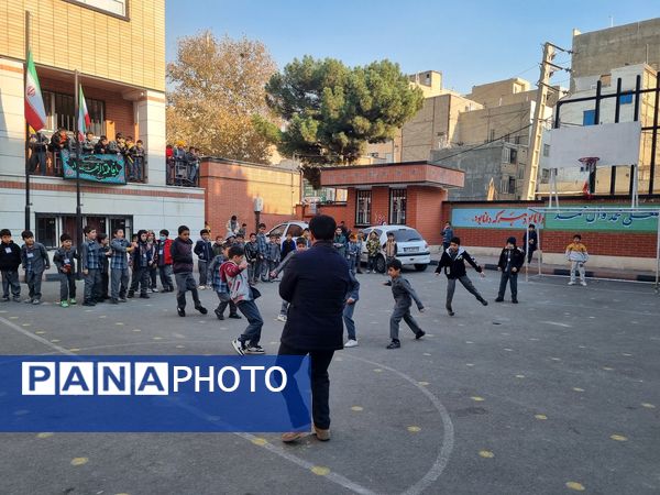 برگزاری مسابقات فوتبال درون مدرسه‌ای دبستان امام رضا(ع)