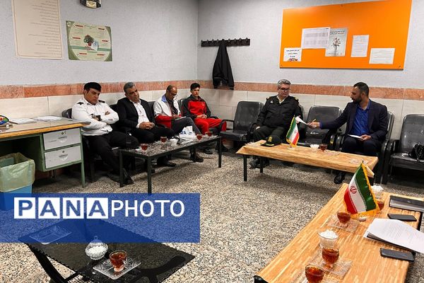 جلسه هماهنگی مانور زلزله در مدرسه شایستگان شهرستان قدس