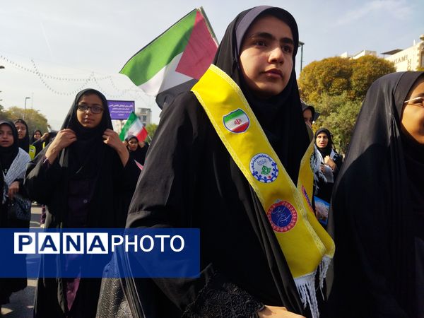 راهپیمایی ۱۳ آبان در تبادکان