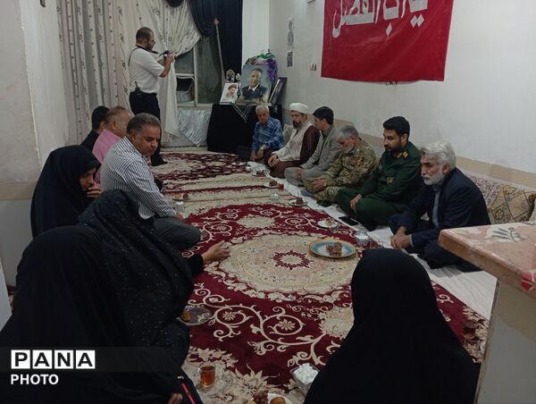 دیدار با خانواده شهید مرادپور به مناسبت هفته دفاع مقدس