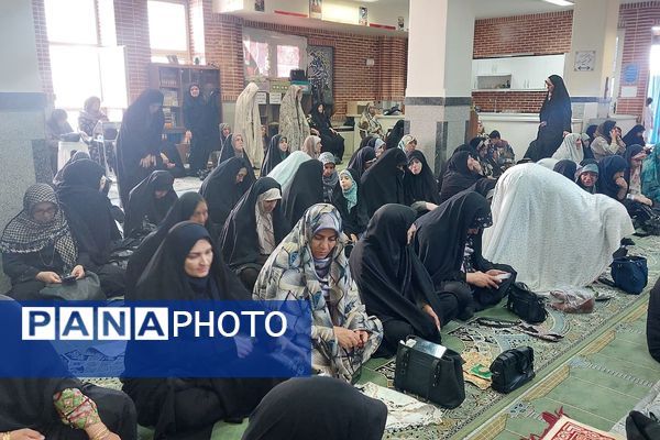 حضور فرهنگیان و مسئولان آموزش و پرورش پردیس در نماز جمعه 