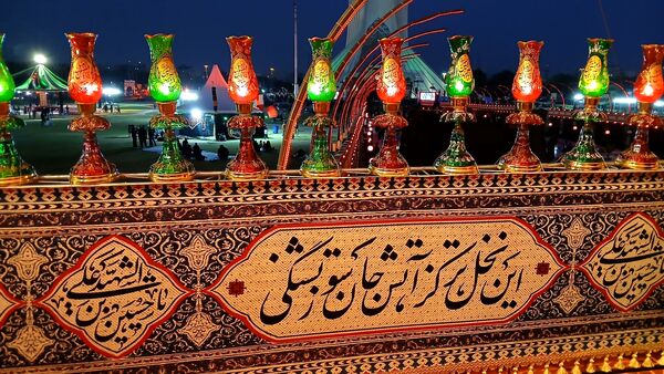 شکوه سوگ در میدان آزادی
