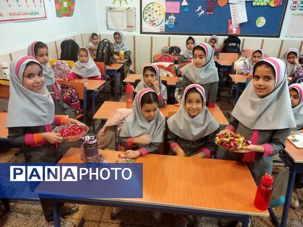 جشن میلاد امام خوبی‌ها در دبستان برادران شهید دیده‌ور کازرون