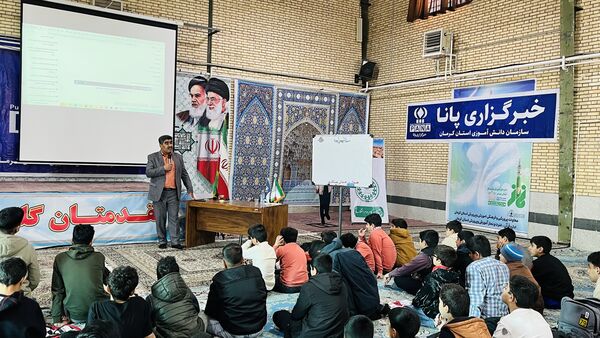 آموزش مقدماتی خبرنگاری پسران کرمان در آموزشگاه پیامبر اعظم(ص)