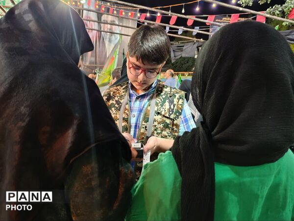 رونمایی از نماد «مشت گره کرده رهبر شهید» در قم