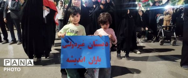 ما صحنه را خالی نمی کنیم