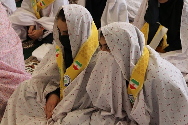 اقامه نماز جماعت در اردوی طرح تمشک در اردبیل