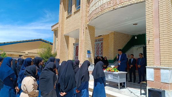 نواخته شدن زنگ سلامت در دبیرستان الزهرا شهرستان مارگون