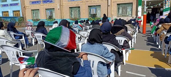 جشن دهه فجر در دبیرستان هاجر بیرجند