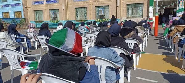 جشن دهه فجر در دبیرستان هاجر بیرجند