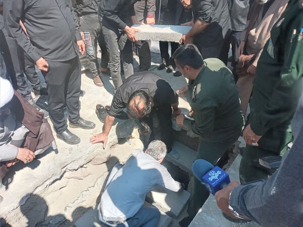 تشییع پیکر پرافتخار شهید علی اکبر صانعی جانباز ۷۰ درصد جنگ تحمیلی