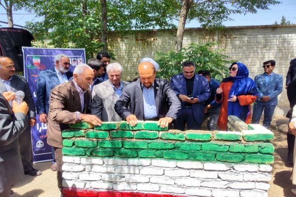 آیین خشت‌گذاری هنرستان اطلس روان کارا شهرستان پاکدشت 