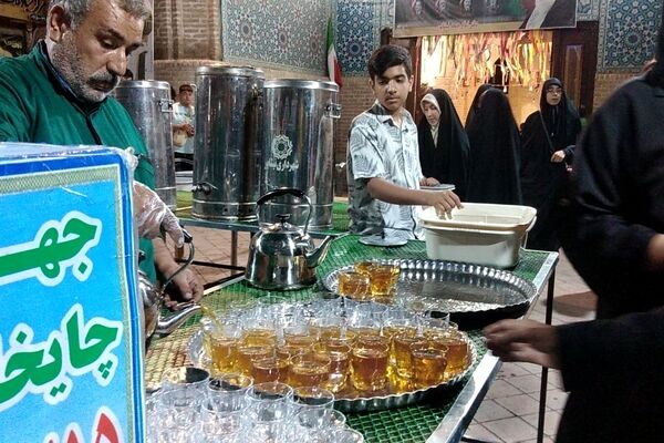 چایخانه فاطمه الزهرا(س) در هفتادونهمین شب از اجتماعات مردمی در مسجدجامع نیشابور
