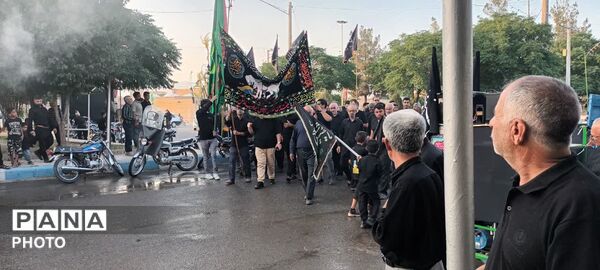 حرکت دسته‌های عزاداری در روستای فدافن همزمان با روز تاسوعای حسینی
