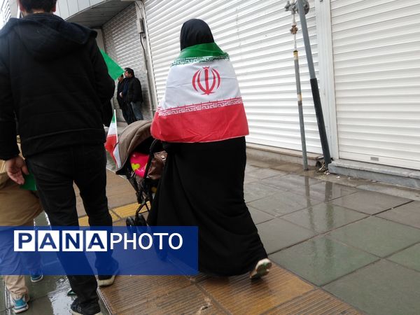 همگام با هم؛ مردم و دانش‌آموزان، شکوه جاودانه ۲۲ بهمن را فریاد می‌زنند