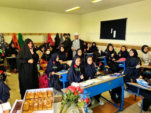 ویژه برنامه هفته نیروی انتظامی در دبیرستان شهید تیمسار فلاحی ناحیه یک کرج 
